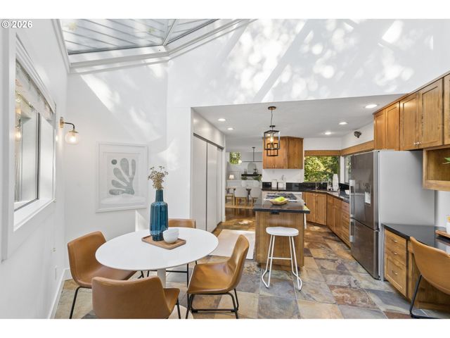 2535 Sw PATTON Ct, Portland, OR 97201