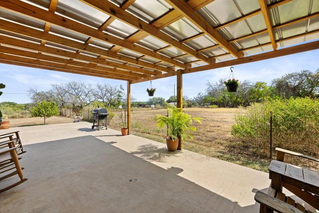 102 Pitchfork DR, Johnson City, TX 78636