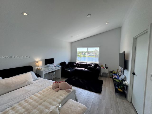 4943 SW 33rd Way, Hollywood, FL 33312