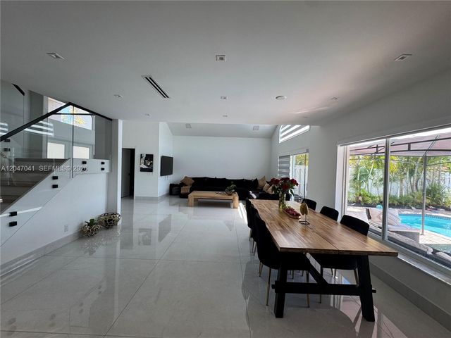 4943 SW 33rd Way, Hollywood, FL 33312