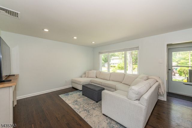 17 Torden Pl, Rockaway Twp., NJ 07866