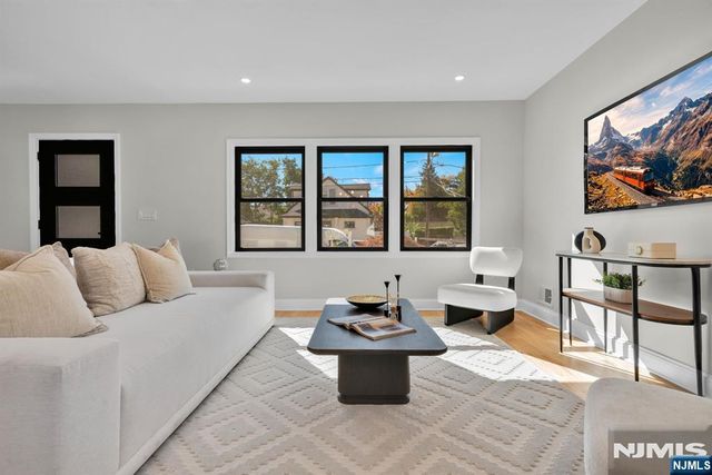 285 Washington Street, Teaneck, NJ 07666