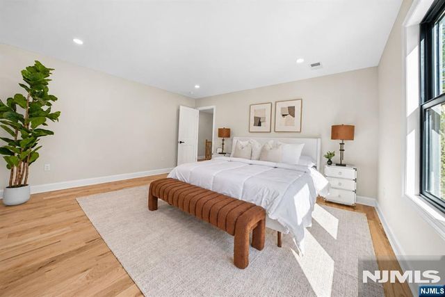 285 Washington Street, Teaneck, NJ 07666