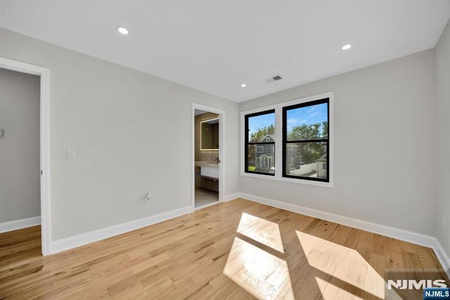 285 Washington Street, Teaneck, NJ 07666