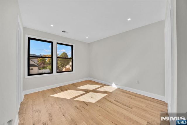 285 Washington Street, Teaneck, NJ 07666