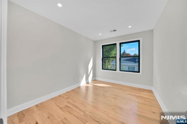 285 Washington Street, Teaneck, NJ 07666