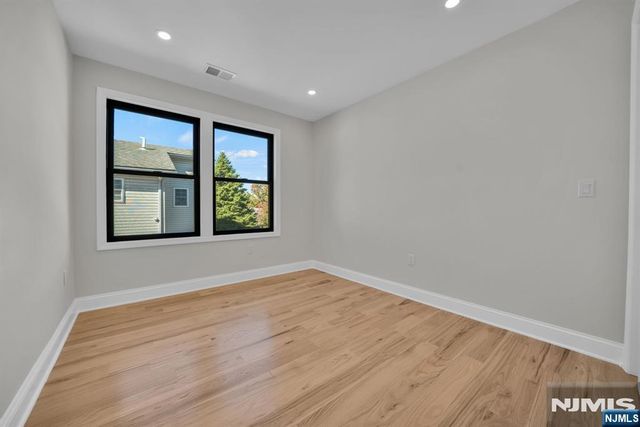 285 Washington Street, Teaneck, NJ 07666