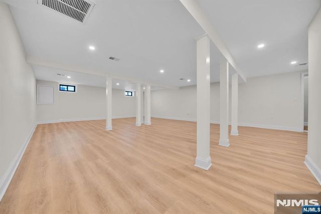285 Washington Street, Teaneck, NJ 07666