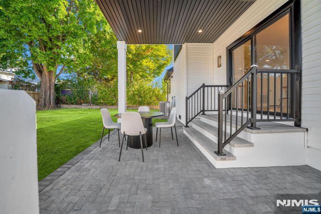 285 Washington Street, Teaneck, NJ 07666