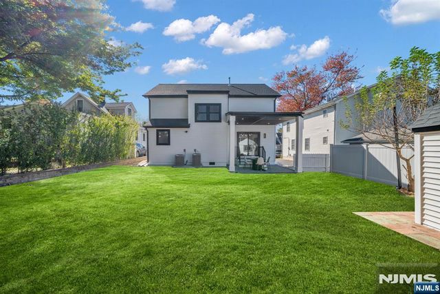 285 Washington Street, Teaneck, NJ 07666