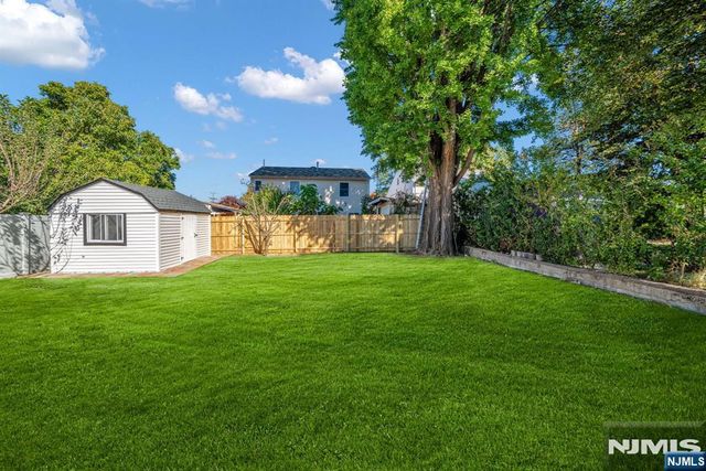 285 Washington Street, Teaneck, NJ 07666