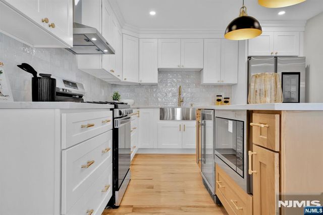 285 Washington Street, Teaneck, NJ 07666