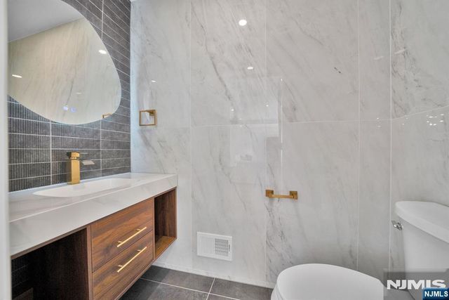 285 Washington Street, Teaneck, NJ 07666