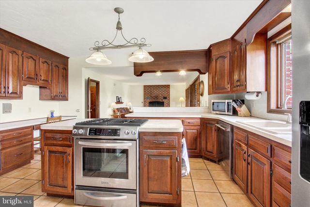 3806 SMOKETOWN RD, Glenville, PA 17329