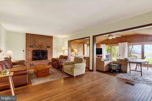 3806 SMOKETOWN RD, Glenville, PA 17329