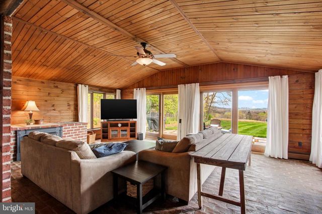 3806 SMOKETOWN RD, Glenville, PA 17329