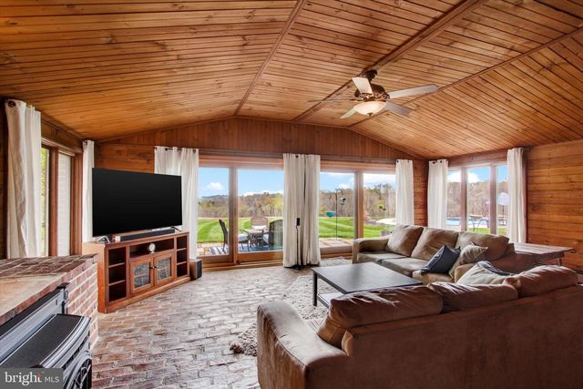3806 SMOKETOWN RD, Glenville, PA 17329