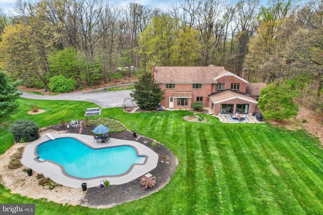 3806 SMOKETOWN RD, Glenville, PA 17329
