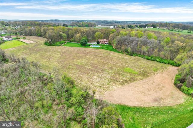 3806 SMOKETOWN RD, Glenville, PA 17329