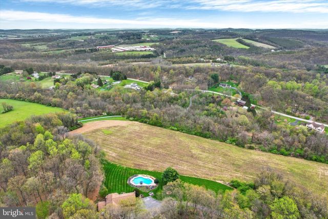 3806 SMOKETOWN RD, Glenville, PA 17329