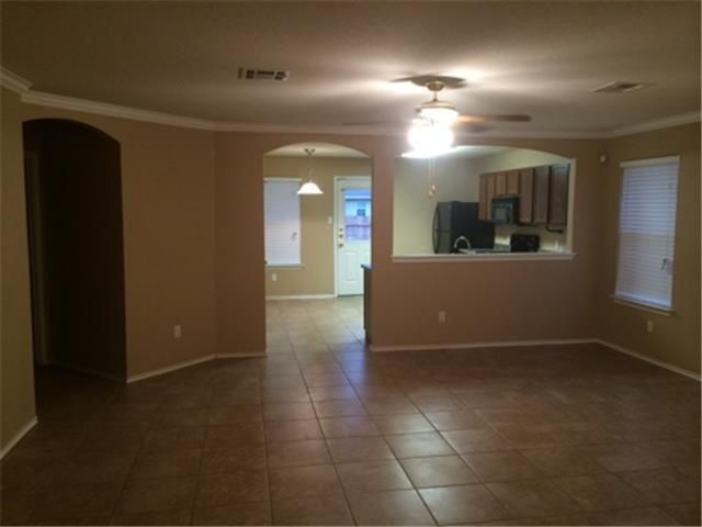 1013 Warbler CV, Hutto, TX 78634