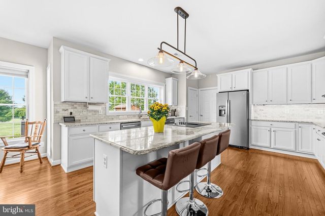 12025 LINDSEY CORNER LN, Lovettsville, VA 20180