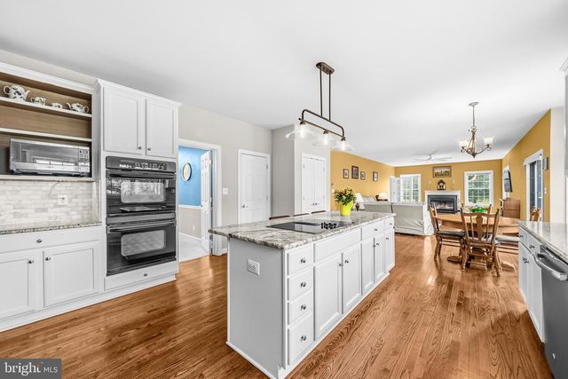 12025 LINDSEY CORNER LN, Lovettsville, VA 20180