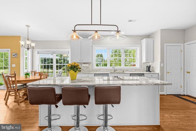 12025 LINDSEY CORNER LN, Lovettsville, VA 20180