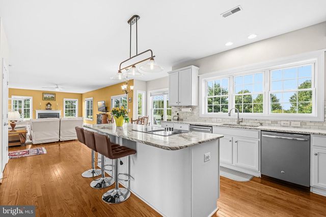 12025 LINDSEY CORNER LN, Lovettsville, VA 20180