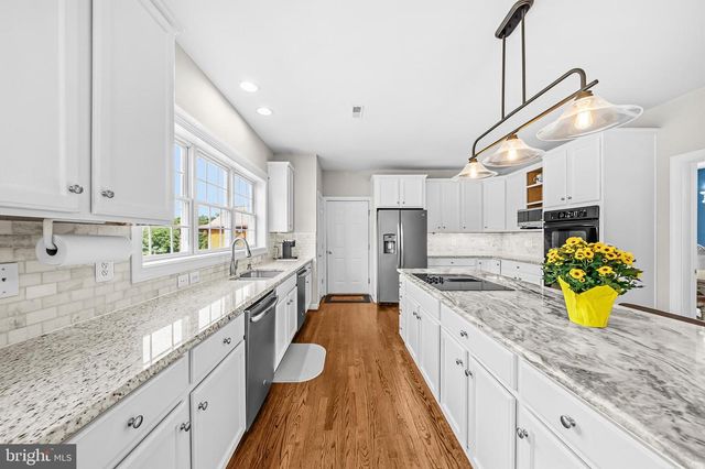 12025 LINDSEY CORNER LN, Lovettsville, VA 20180