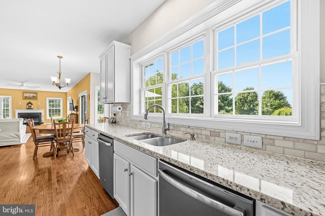12025 LINDSEY CORNER LN, Lovettsville, VA 20180