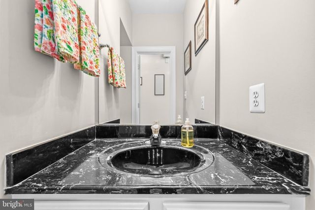 12025 LINDSEY CORNER LN, Lovettsville, VA 20180