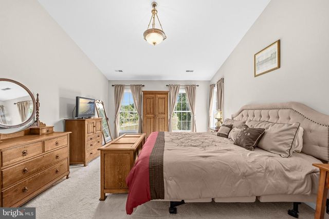 12025 LINDSEY CORNER LN, Lovettsville, VA 20180