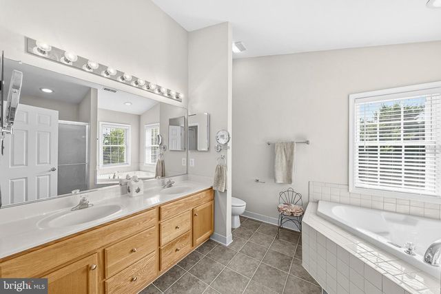 12025 LINDSEY CORNER LN, Lovettsville, VA 20180