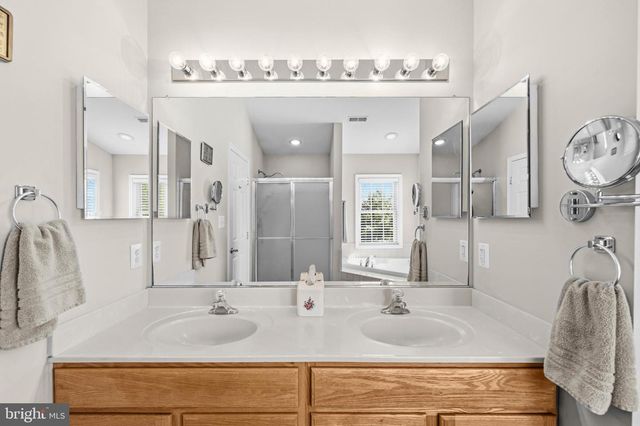 12025 LINDSEY CORNER LN, Lovettsville, VA 20180