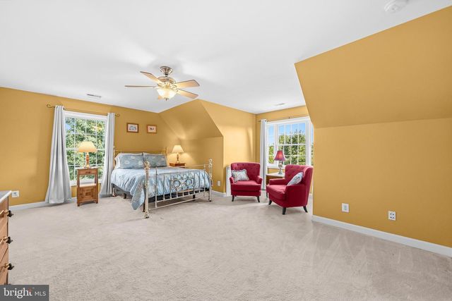 12025 LINDSEY CORNER LN, Lovettsville, VA 20180