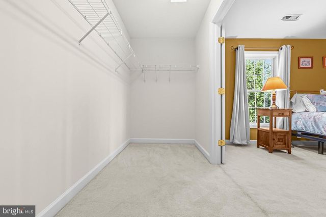 12025 LINDSEY CORNER LN, Lovettsville, VA 20180