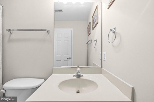 12025 LINDSEY CORNER LN, Lovettsville, VA 20180