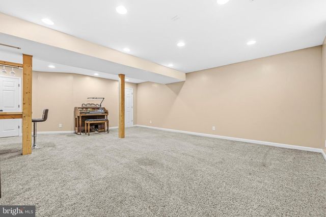 12025 LINDSEY CORNER LN, Lovettsville, VA 20180