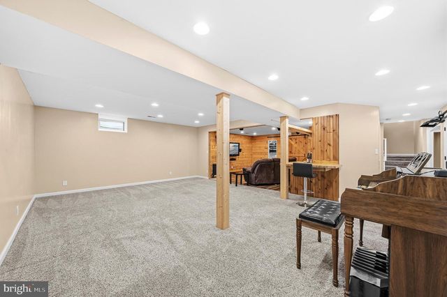 12025 LINDSEY CORNER LN, Lovettsville, VA 20180