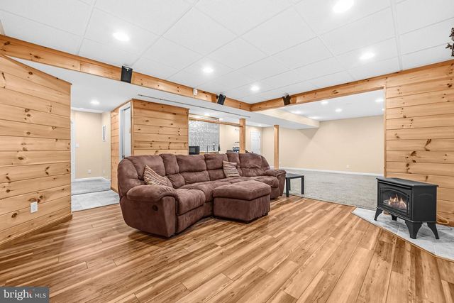 12025 LINDSEY CORNER LN, Lovettsville, VA 20180