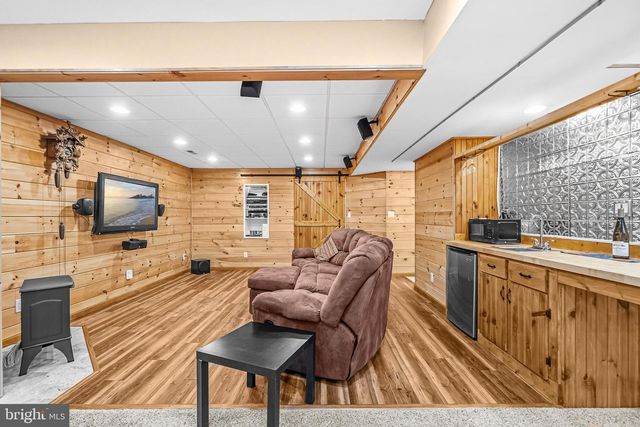 12025 LINDSEY CORNER LN, Lovettsville, VA 20180
