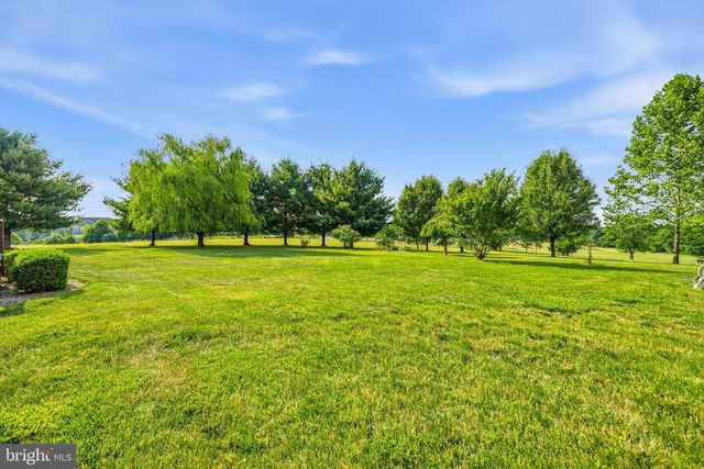 12025 LINDSEY CORNER LN, Lovettsville, VA 20180
