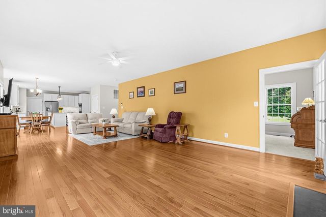 12025 LINDSEY CORNER LN, Lovettsville, VA 20180
