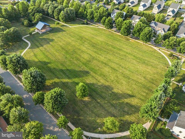 12025 LINDSEY CORNER LN, Lovettsville, VA 20180