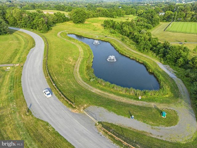 12025 LINDSEY CORNER LN, Lovettsville, VA 20180