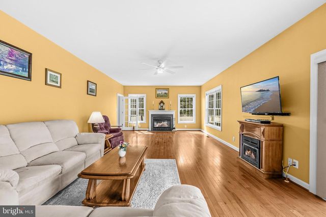 12025 LINDSEY CORNER LN, Lovettsville, VA 20180