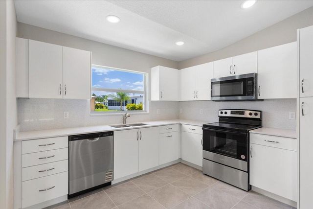 15 Jacaranda Lane, Port St Lucie, FL 34952
