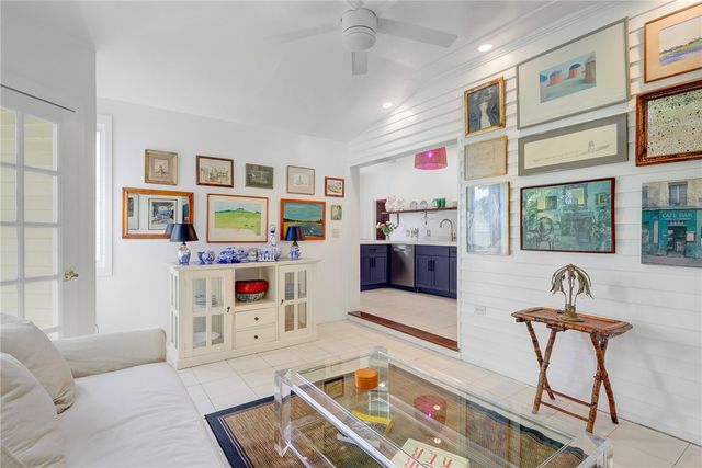 24 Hunter Avenue, Newport, RI 02840