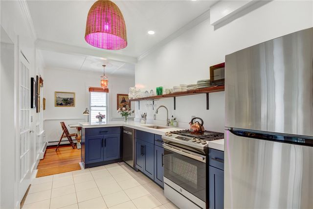 24 Hunter Avenue, Newport, RI 02840